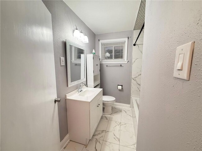 Building Photo - 1385 Cherokee Ave