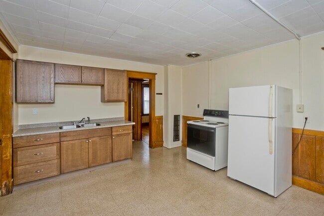 Building Photo - 58-60 Ionia St