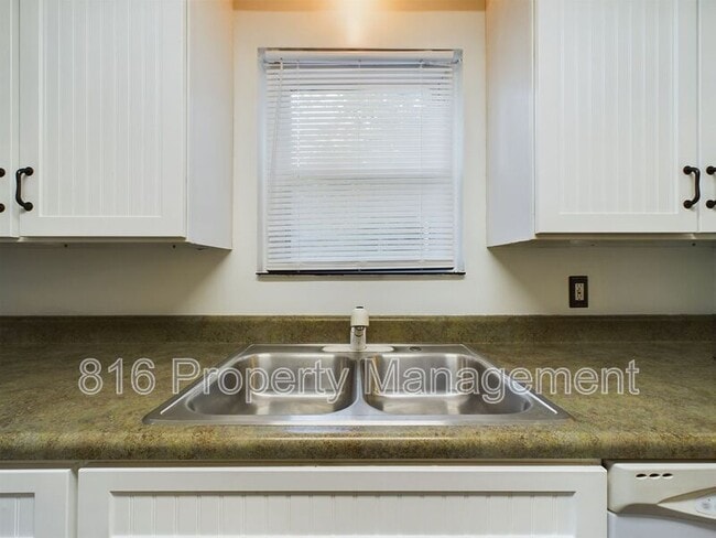 Building Photo - 1323 Meadow Lake Terrace
