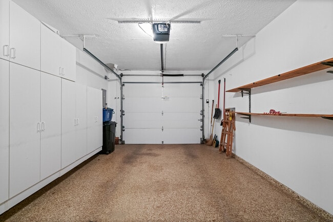 Building Photo - 702 Dehaven Ct