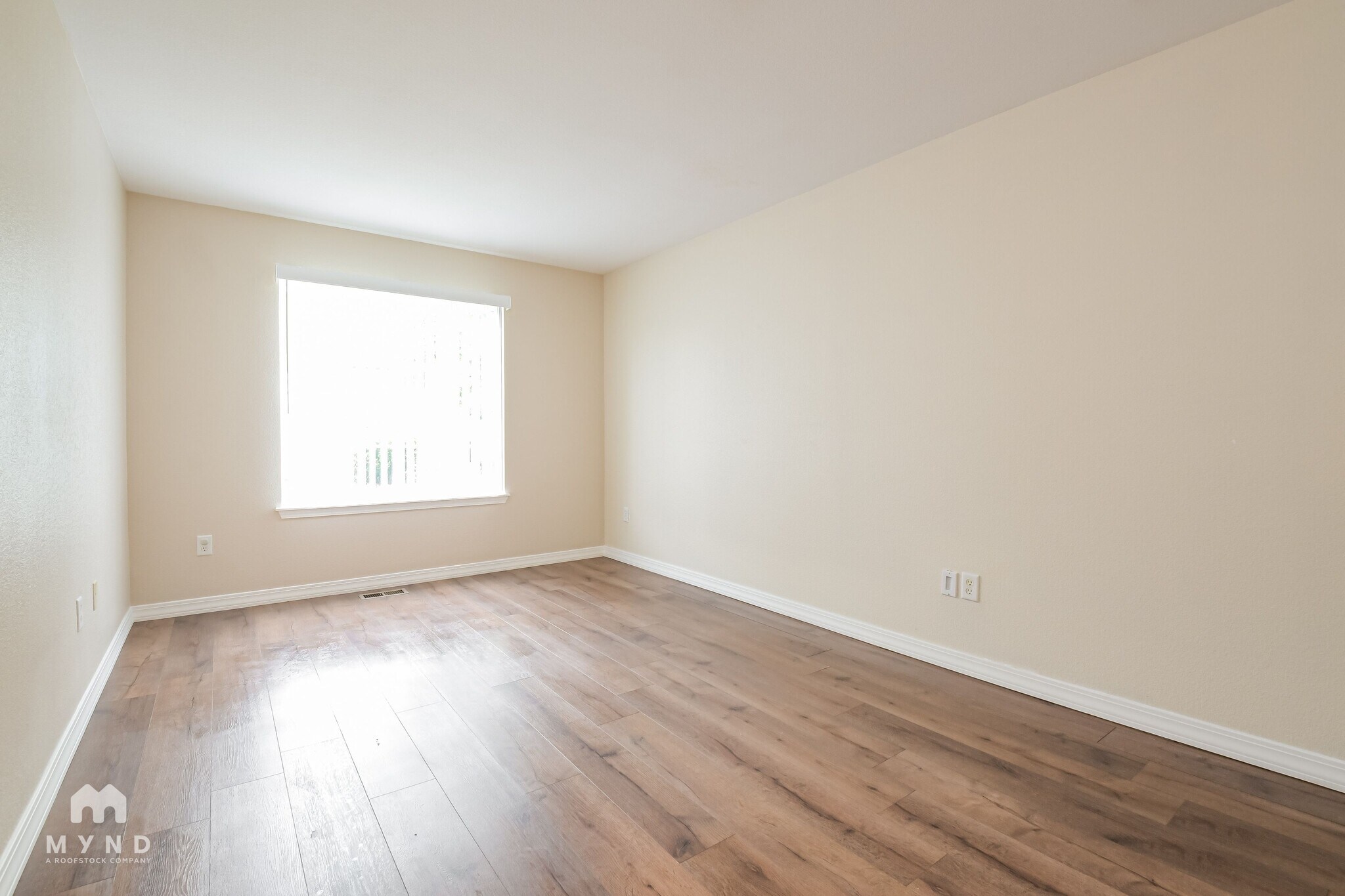 Building Photo - 805 Summer Hawk Dr
