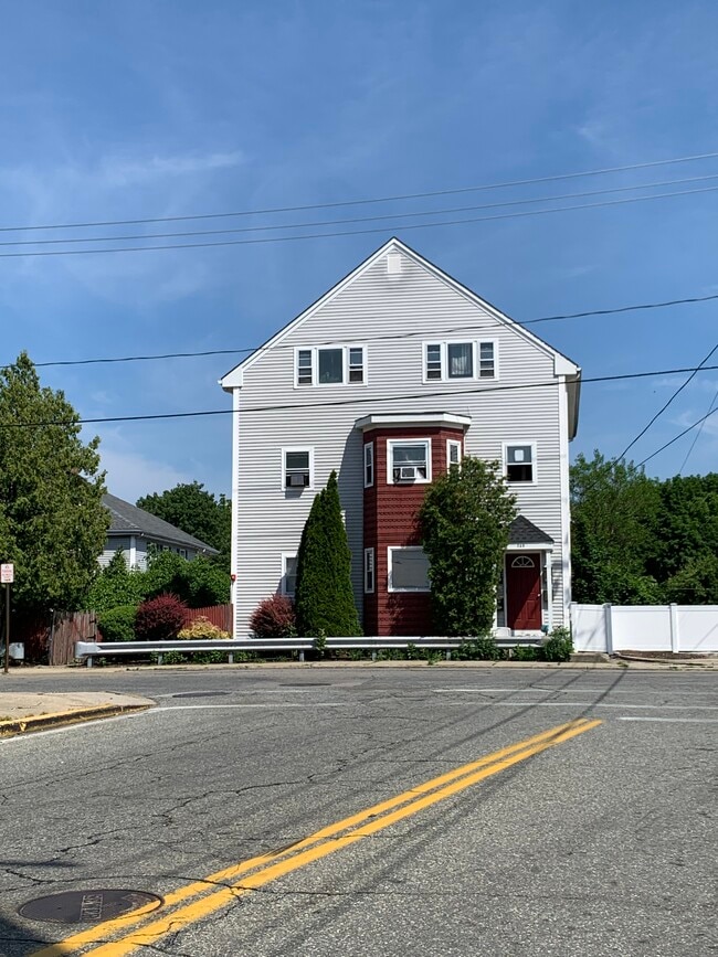 Building Photo - 349 S Main St