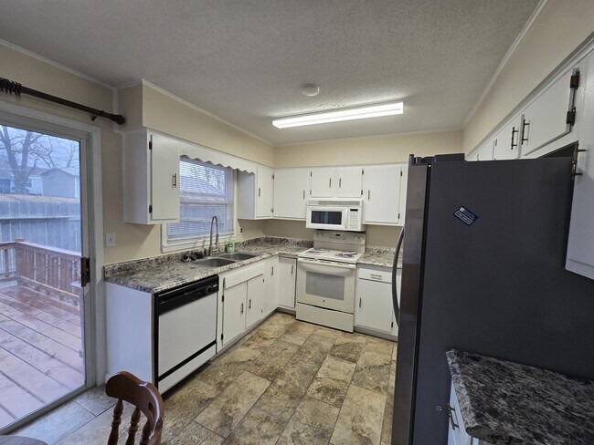 Building Photo - 7517 N Lydia Ave