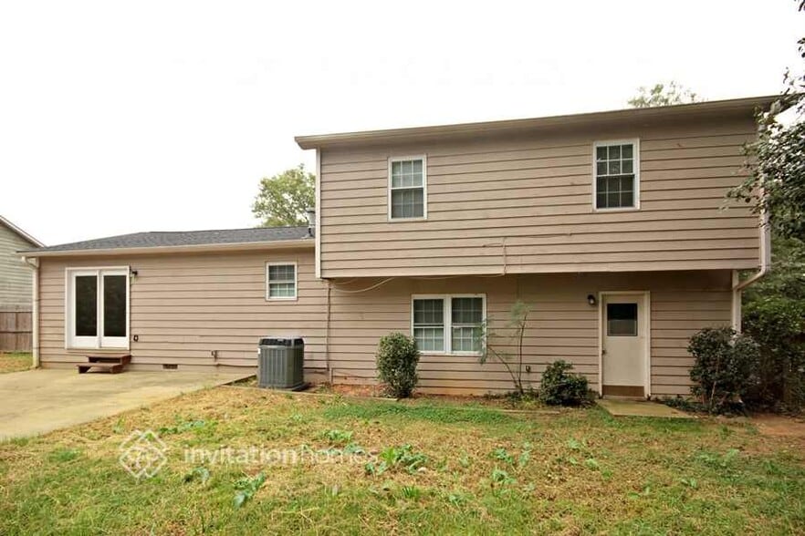 Building Photo - 2200 Greenridge Dr SW