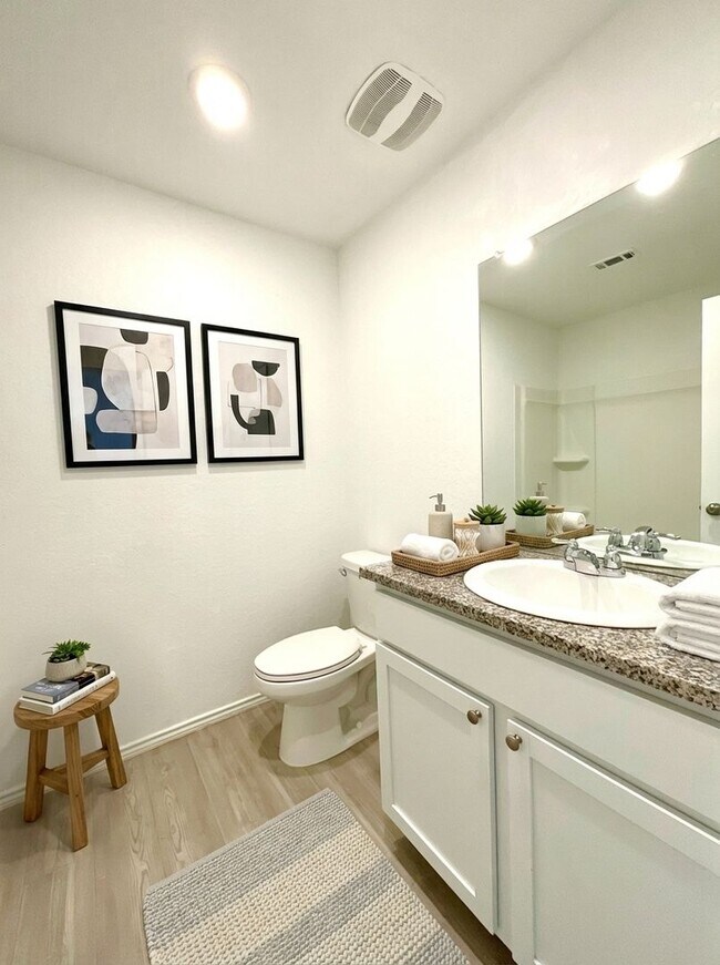 Building Photo - **APPLICATION RECEIVED** **MOVE IN SPECIAL** Beautiful 4BR/2BA Home with Fenced Yard & Garage!