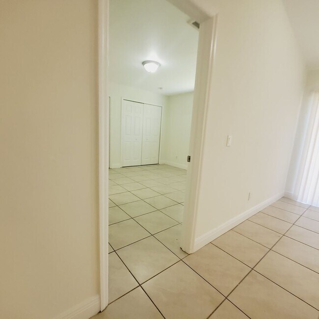 Building Photo - 777/779 Bedford Drive