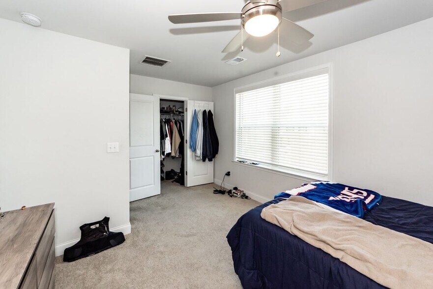 Building Photo - 531 Green Fern Dr