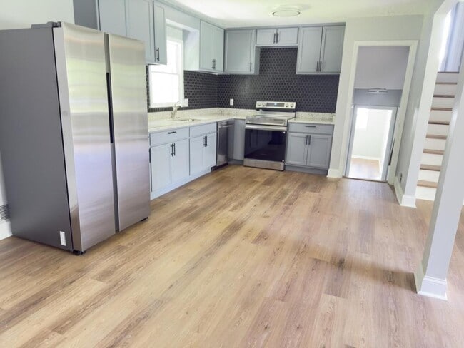 Building Photo - 4307 Parkview Dr