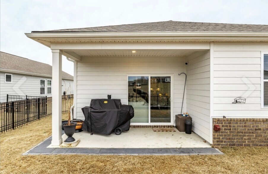 Building Photo - 7355 Lang Ave