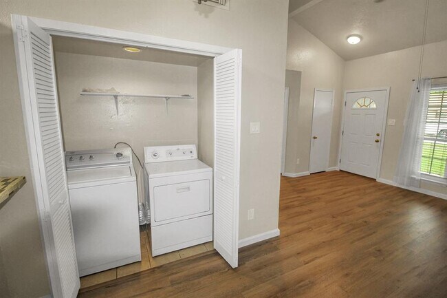 Building Photo - 12714 Summer Mill Dr