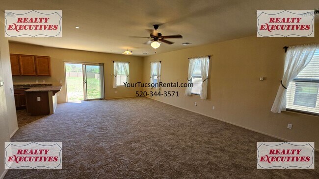 Building Photo - Wentworth Rd South - 4 Bedrooms 2.5 bathrooms, 3 car garage and large fenced yard