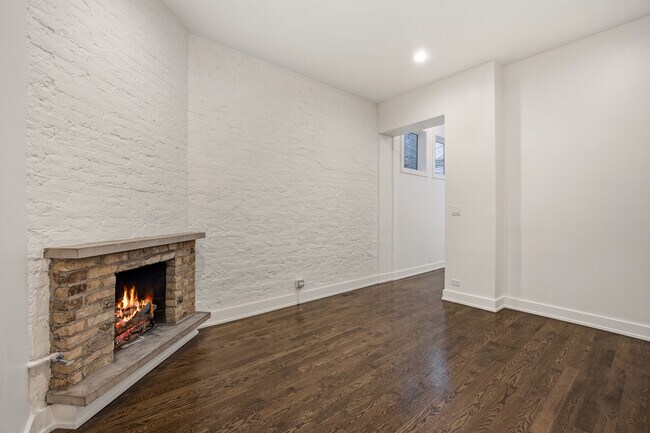 Building Photo - 2107 N Clark St