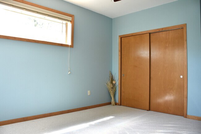 Building Photo - 13360 Fond du Lac Ave