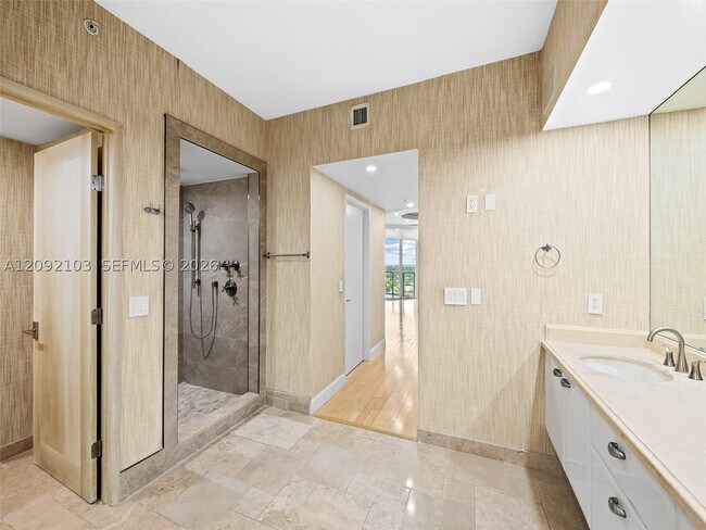 Building Photo - 333 Las Olas Way