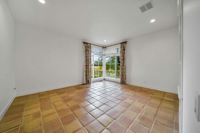 Building Photo - 1041 Las Amigas Rd