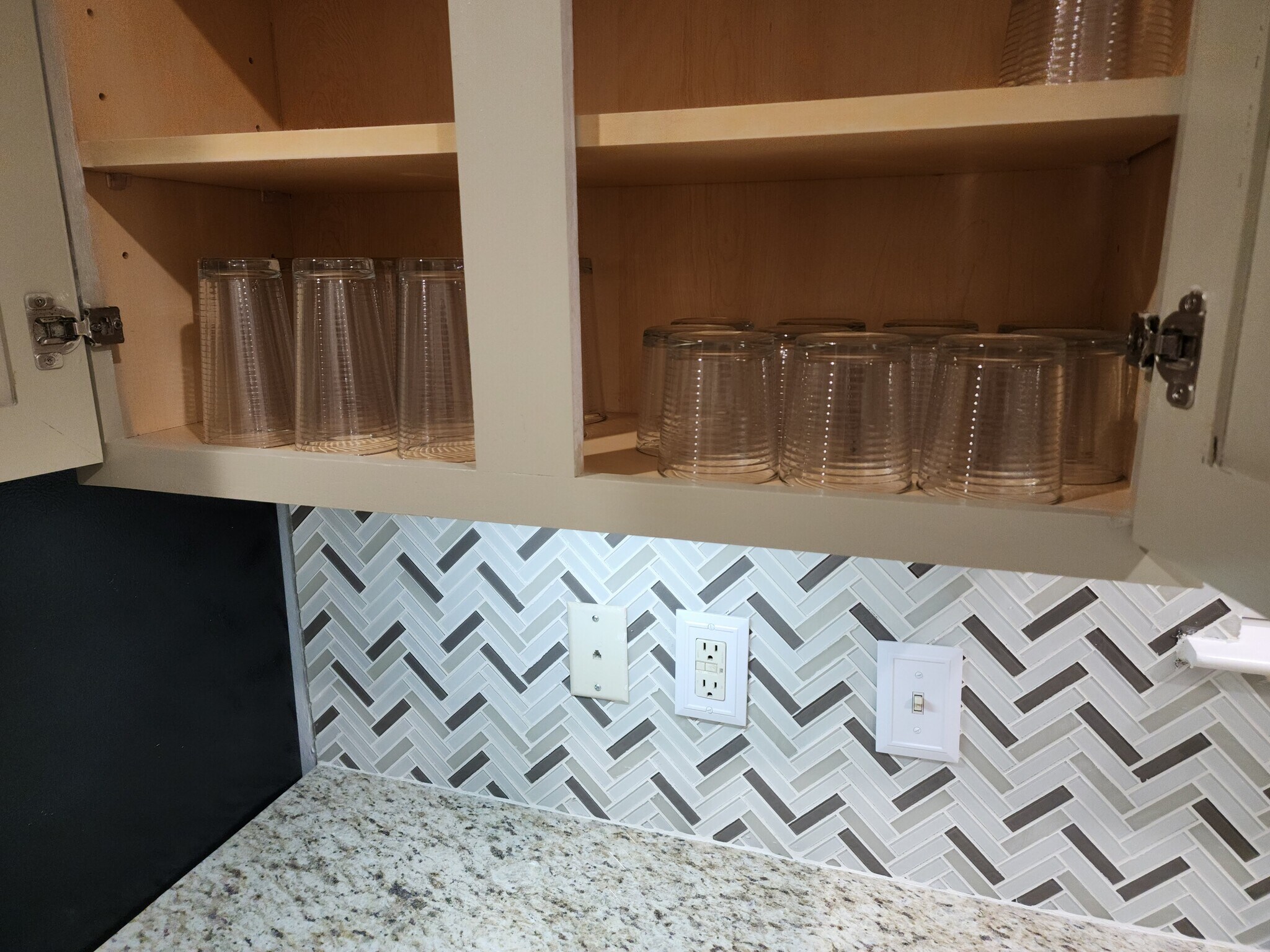 Glassware - 4710 Montclair Hill Ln