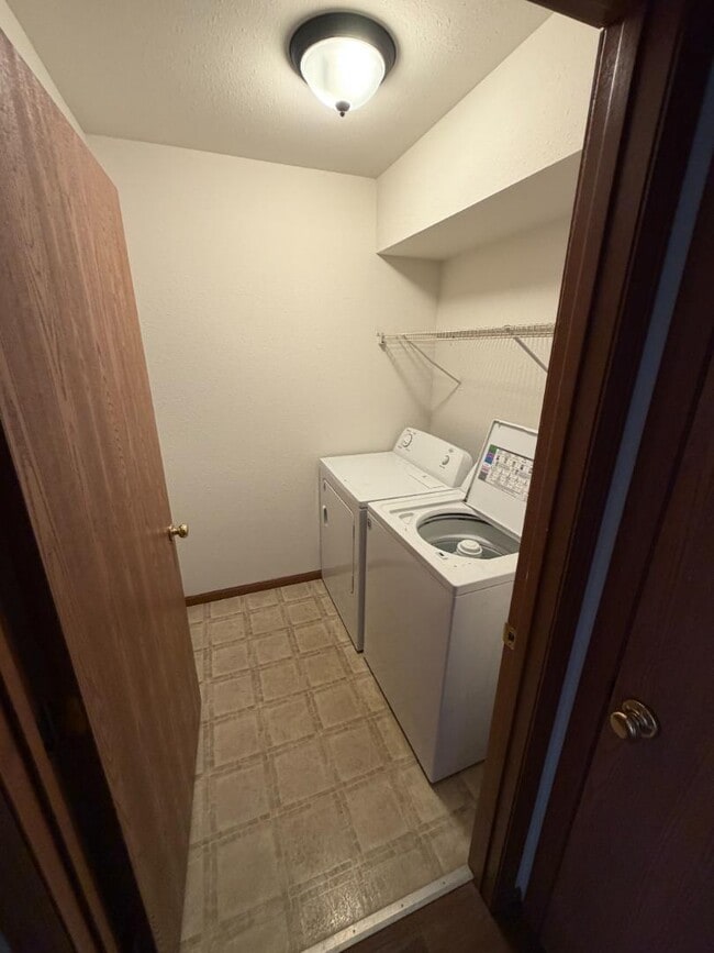 Building Photo - 100 Aldergate St