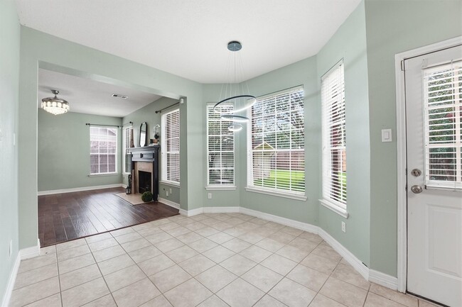 Building Photo - 2413 Piney Woods Dr