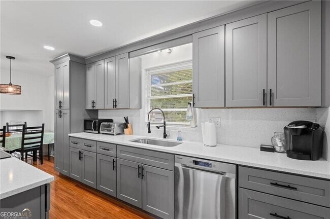 Building Photo - 799 Pine Roc Dr