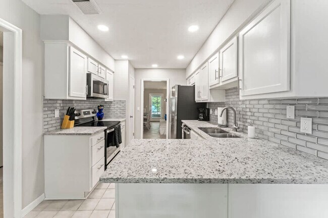 Building Photo - 10383 Chatwood Ct