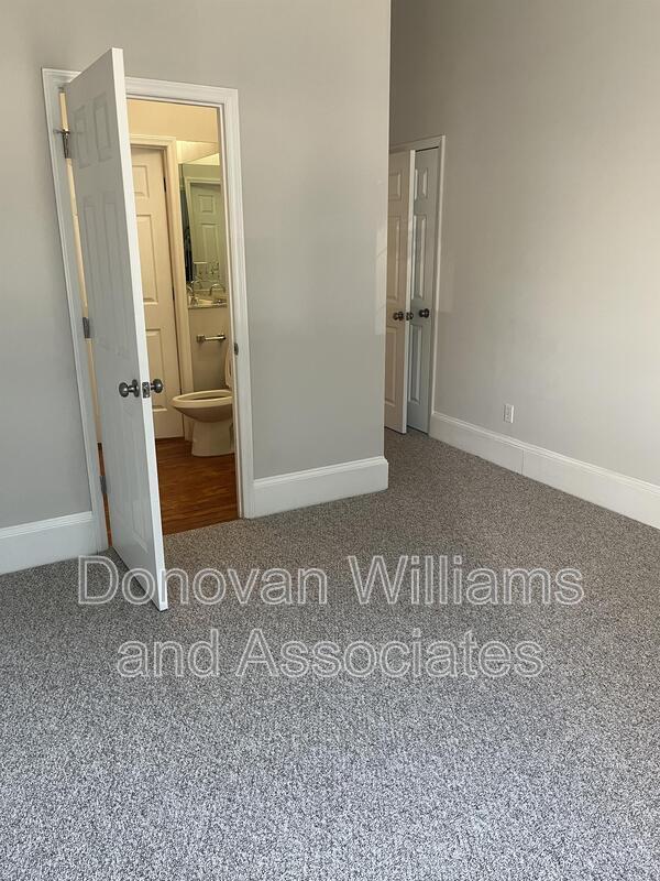 Building Photo - 135 E Wilson Ave