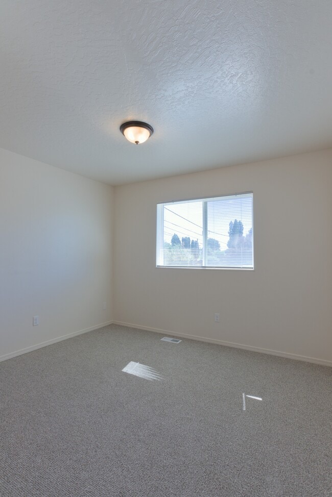 Building Photo - 317 E Dodge St