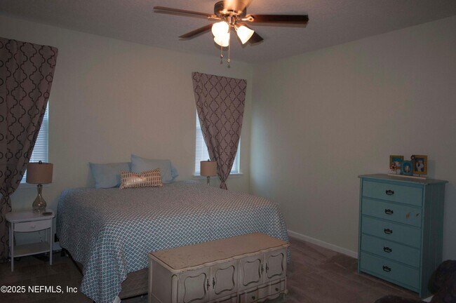 Building Photo - 11745 Lake Bend Cir