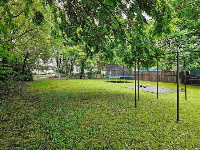 Building Photo - 216 S Grand Ave