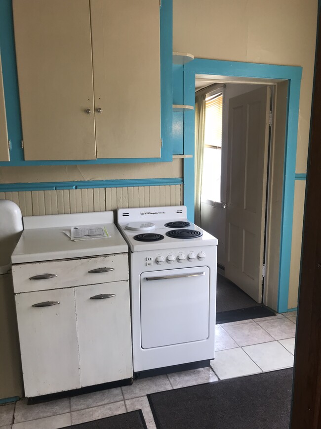 Building Photo - 323 3rd Ave