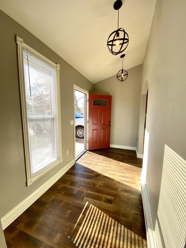 Building Photo - 955 5th St