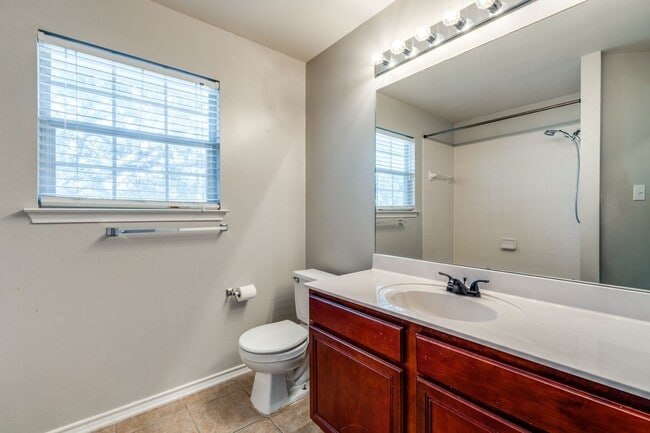 Building Photo - 3-BEDROOM HOME IN GATED COMMUNITY