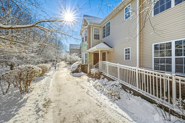 Building Photo - 102 Forest Dr