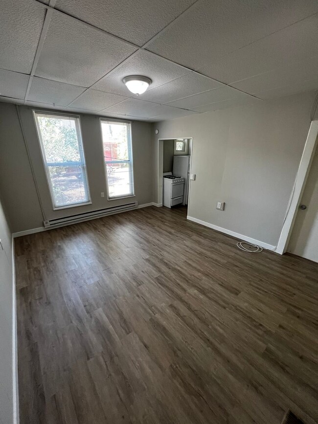 Building Photo - Main Level 1 Bed, 1 Bath Apartment in Old ...