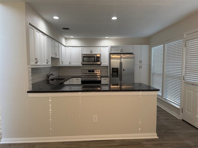 Building Photo - 12800 Briar Forest Dr