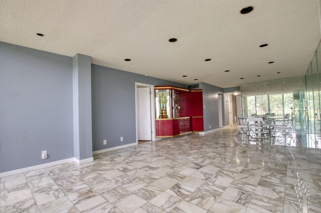 Building Photo - 4489 Luxemburg Ct