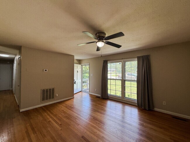 Building Photo - 7220 Ainsley St