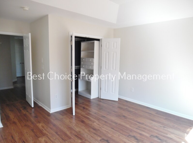 Building Photo - 133 Ledgewood Way