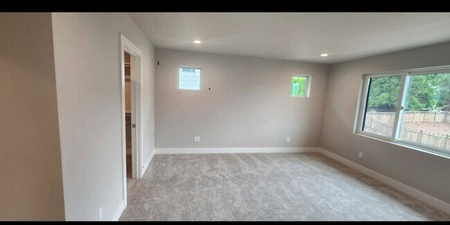 Building Photo - $3,950-Two-Story 4 Bedrooms, 2.5 Bathrooms Contemporary Home Awaits Your Tenancy!