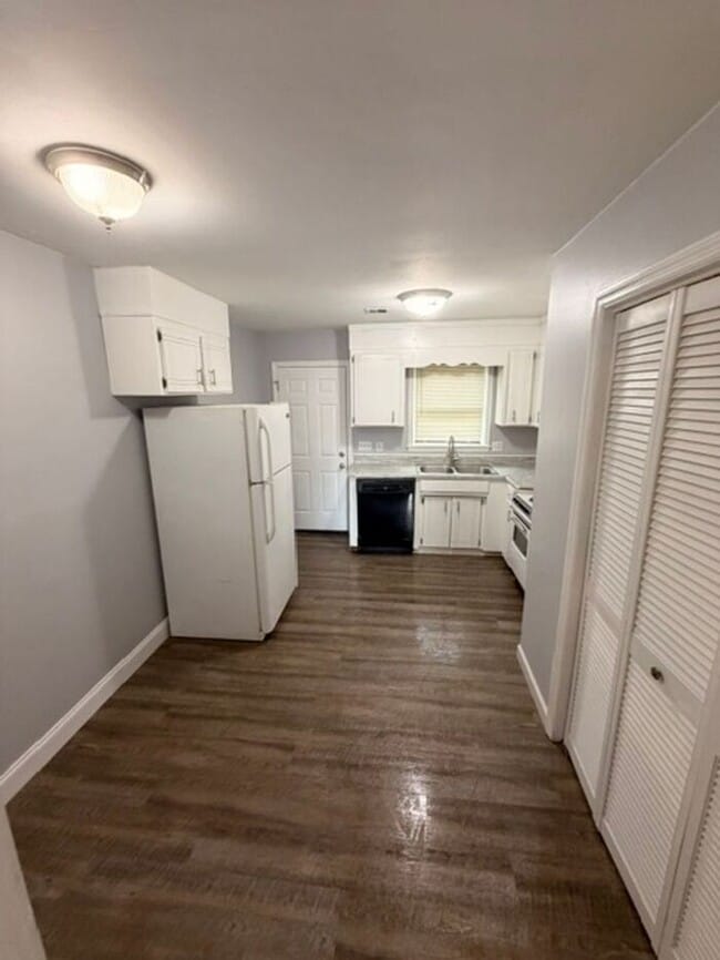 Building Photo - Beautiful 2 bedroom Apartment!