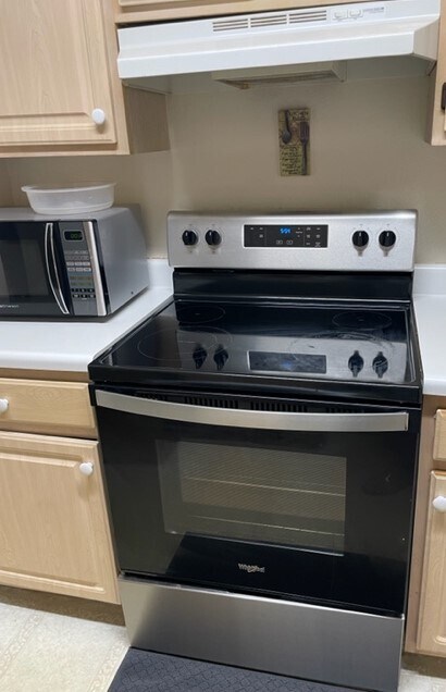 Building Photo - 1950 Summer Club Dr