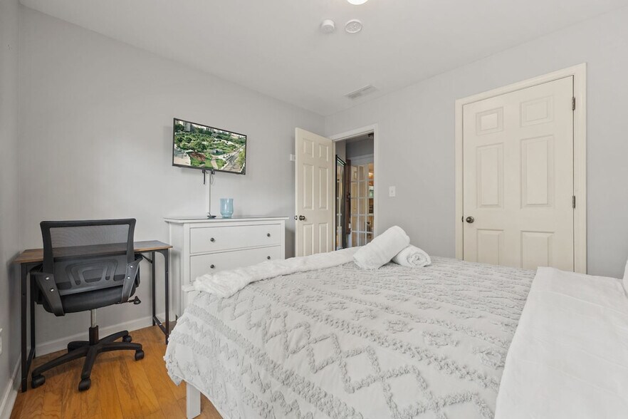Building Photo - 3613 Southland Dr NE