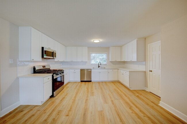 Building Photo - 1418 13th Ave N