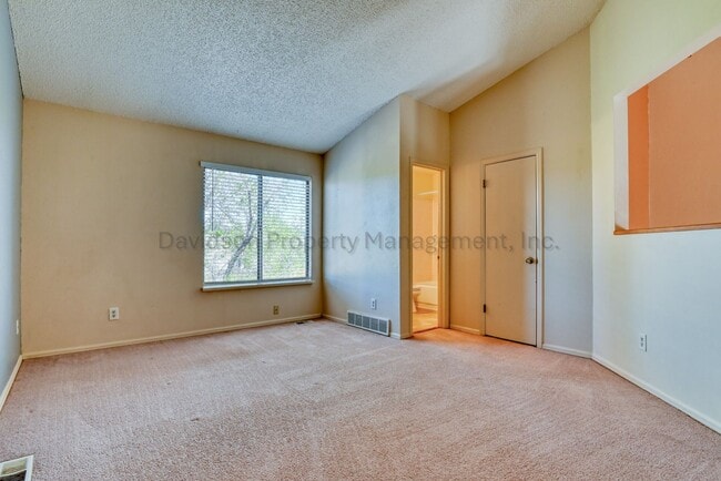 Building Photo - Cute 2-Bedroom Townhouse In Southwest Colorado Springs