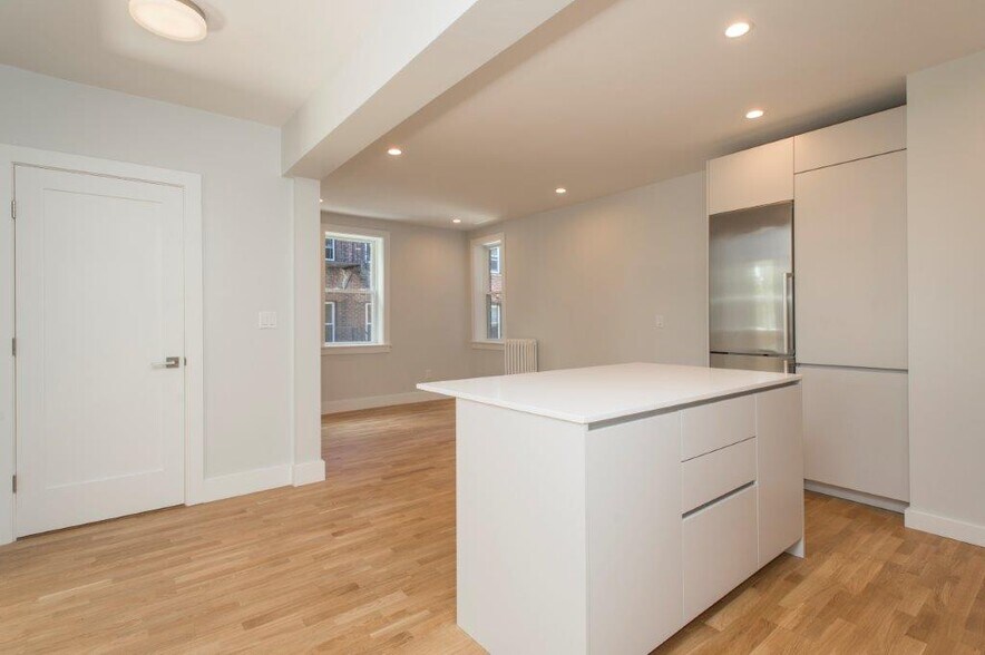 Building Photo - 136 Highland Ave