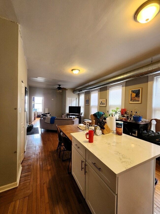 Building Photo - 973 W 19th St