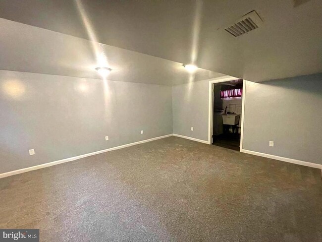 Building Photo - 5028 Roseld Ct