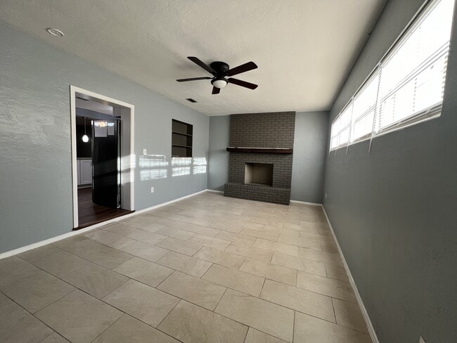 Building Photo - 700 Tam O Shanter Dr