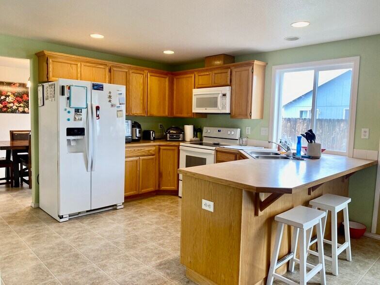 Building Photo - 458 Trout Ave