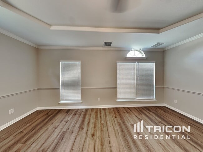 Building Photo - 131 Lake Trail Dr