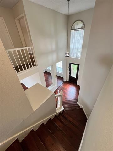 Building Photo - 723 Sumner Dr